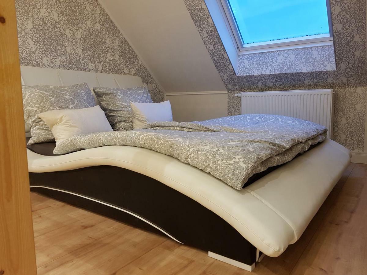 Zucht- Und Ausbildungsstall Rubly Kleinbundenbach Buitenkant foto